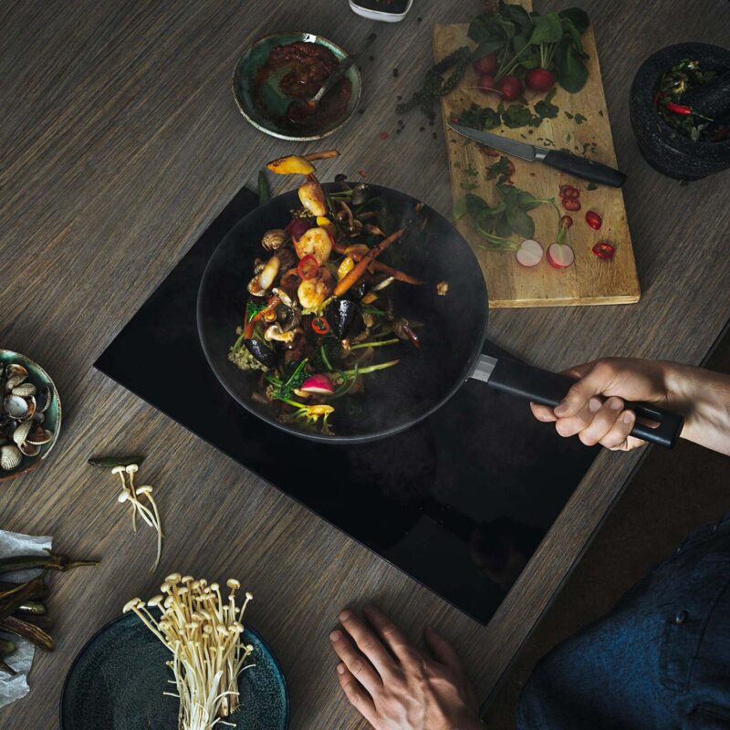 Fiskars Hard Face Wok Zwart - 28 cm - Afbeelding 3